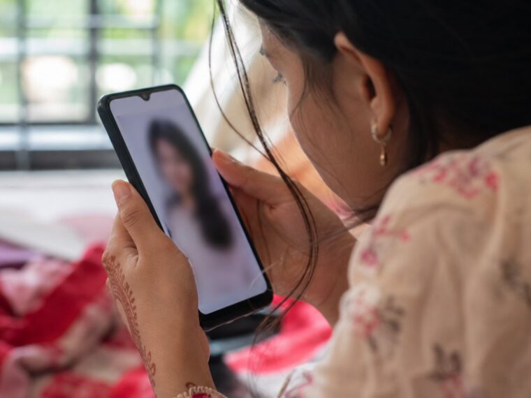 AI দিয়ে বানানো ছবি আসল থেকে আলাদা করবেন যেভাবে