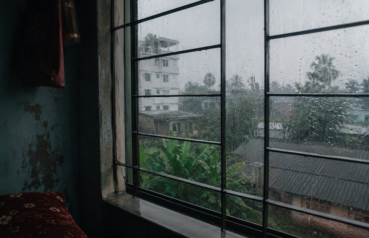 বর্ষায় ঘর স্যাঁতসেঁতে দূর করার উপায়